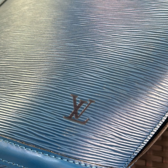 Louis Vuitton Purse - 100% Authentic - Picture 5 of 5